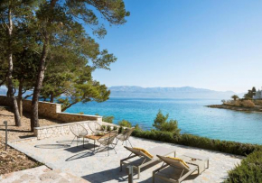 Wonderful Brac Villa - 4 Bedrooms - Stunning SeaFront Location - Private Infinity Pool & Beautiful Sea View - Sutivan